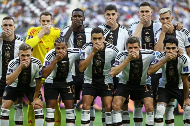 Немецкие футболисты около часа обсуждали политические жесты перед игрой с Японией